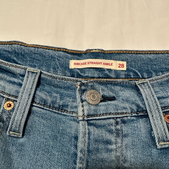 Levi’s Ribcage Straight Jeans - Picture 3 of 4